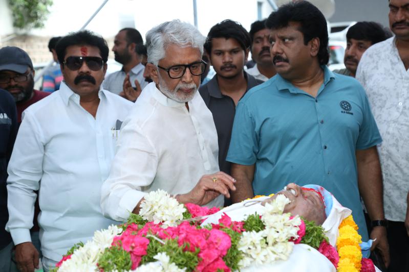 celebs-pay-final-respect-to-artist-sarath-babu-11.jpg