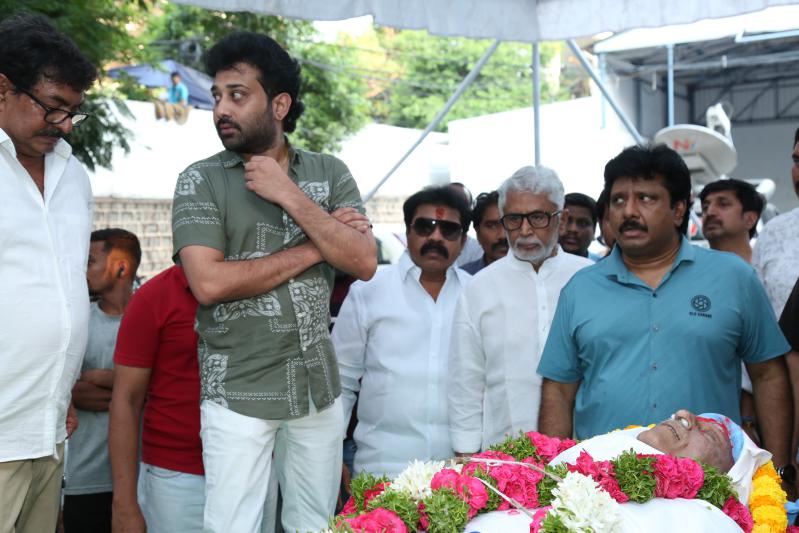 celebs-pay-final-respect-to-artist-sarath-babu-12.jpg