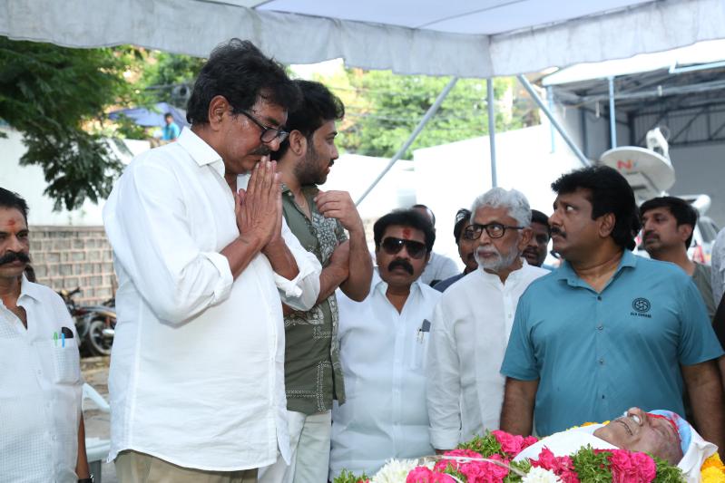 celebs-pay-final-respect-to-artist-sarath-babu-13.jpg