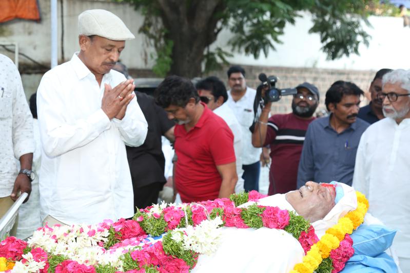 celebs-pay-final-respect-to-artist-sarath-babu-15.jpg