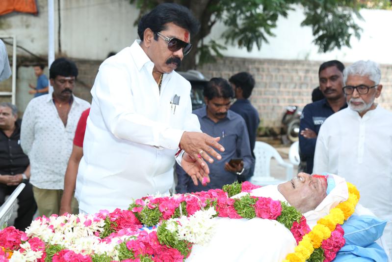 celebs-pay-final-respect-to-artist-sarath-babu-16.jpg