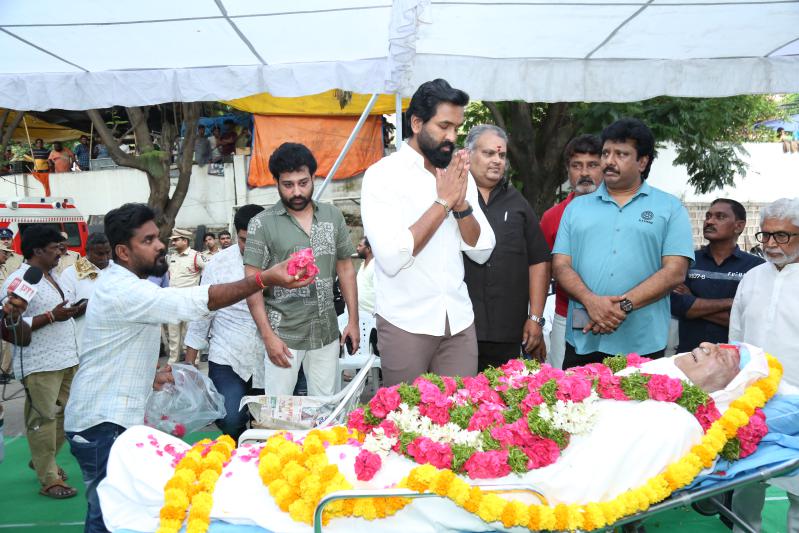 celebs-pay-final-respect-to-artist-sarath-babu-17.jpg