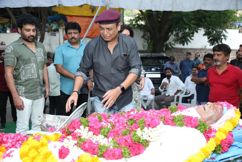 celebs-pay-final-respect-to-artist-sarath-babu-20.jpg
