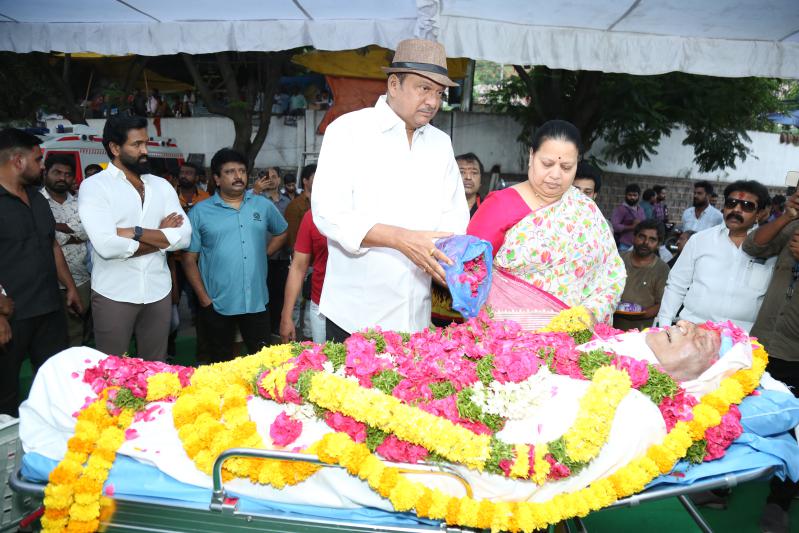 celebs-pay-final-respect-to-artist-sarath-babu-24.jpg