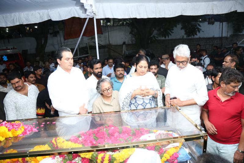 celebs-pay-final-respect-to-artist-sarath-babu-26.jpg