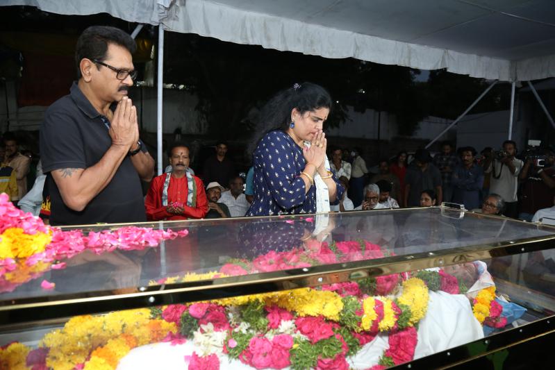 celebs-pay-final-respect-to-artist-sarath-babu-27.jpg
