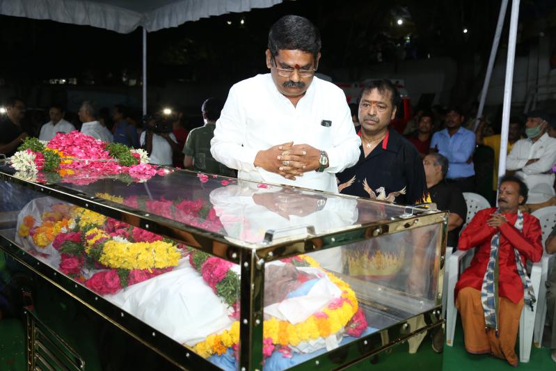 celebs-pay-final-respect-to-artist-sarath-babu-30.jpg