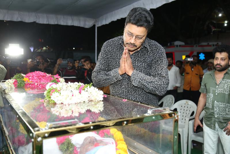 celebs-pay-final-respect-to-artist-sarath-babu-31.jpg