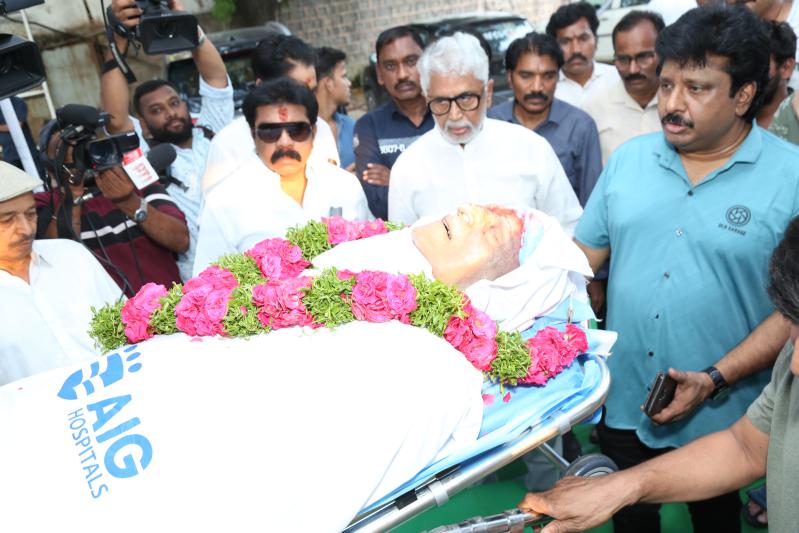 celebs-pay-final-respect-to-artist-sarath-babu-6.jpg