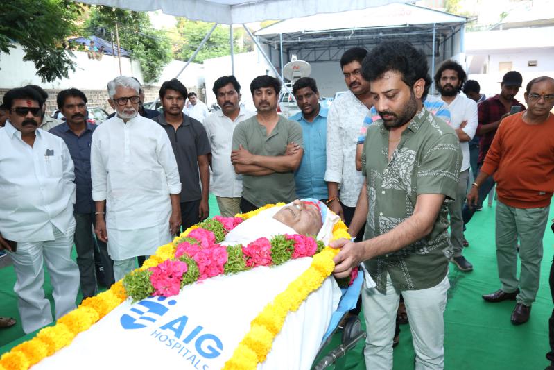 celebs-pay-final-respect-to-artist-sarath-babu-8.jpg
