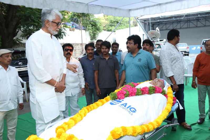 celebs-pay-final-respect-to-artist-sarath-babu-9.jpg