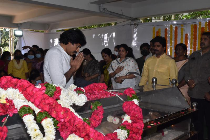 celebs-pay-final-respect-to-kaikala-satyanarayana-14.jpg
