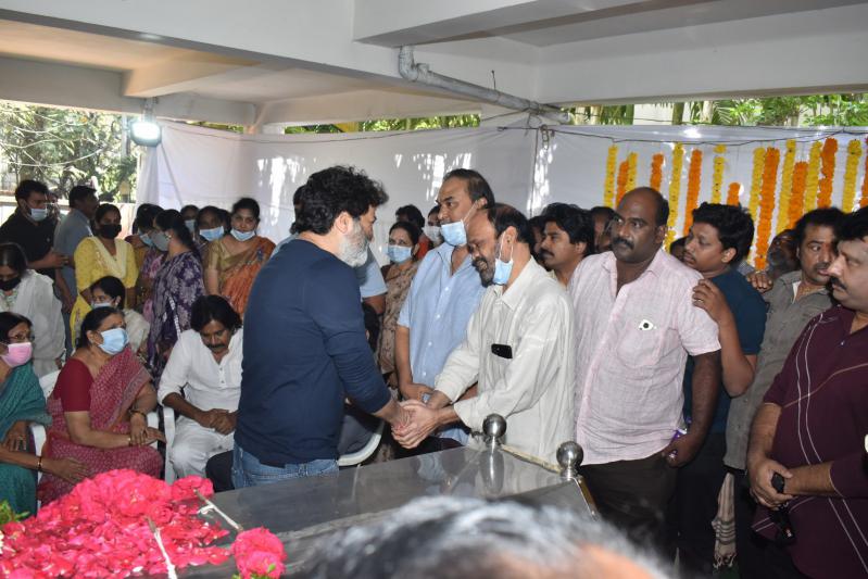 celebs-pay-final-respect-to-kaikala-satyanarayana-16.jpg