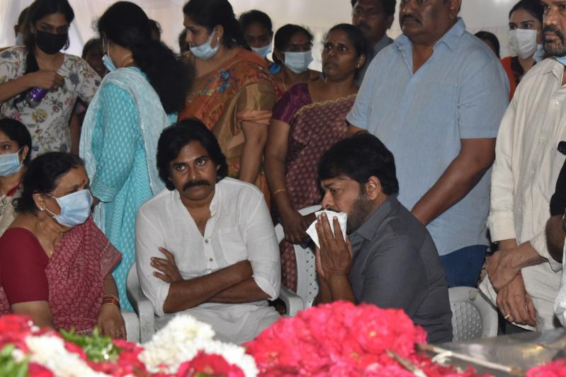 celebs-pay-final-respect-to-kaikala-satyanarayana-17.jpg