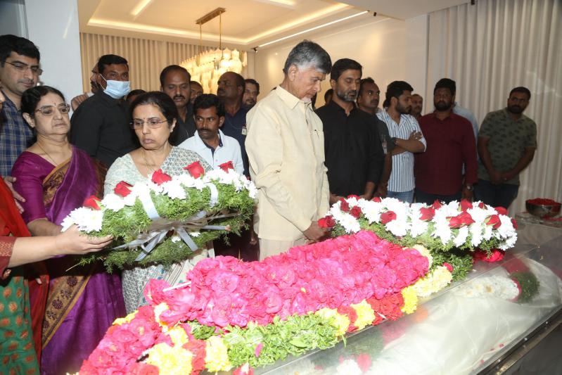 Celebs Pay Homage to Taraka Ratna
