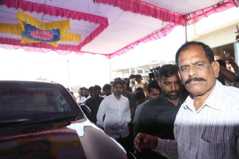 celebs-pay-homage-to-taraka-ratna-11.jpg