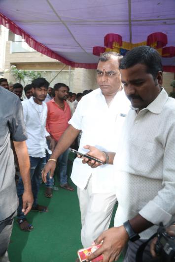celebs-pay-homage-to-taraka-ratna-12.jpg