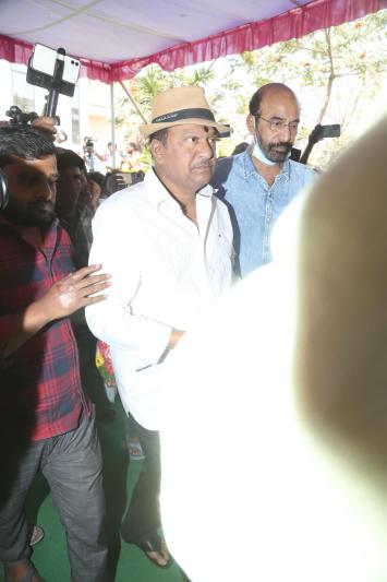 celebs-pay-homage-to-taraka-ratna-20.jpg