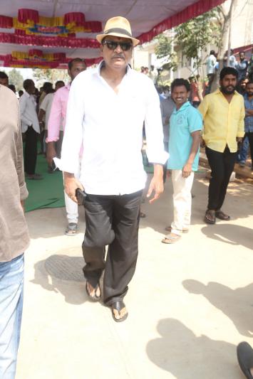 celebs-pay-homage-to-taraka-ratna-21.jpg