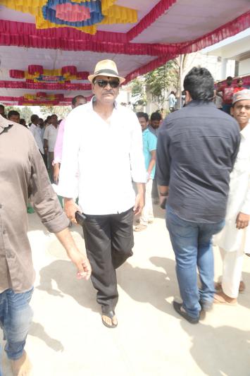 celebs-pay-homage-to-taraka-ratna-22.jpg