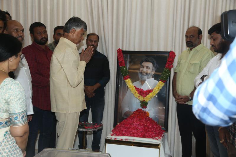 celebs-pay-homage-to-taraka-ratna-7.jpg