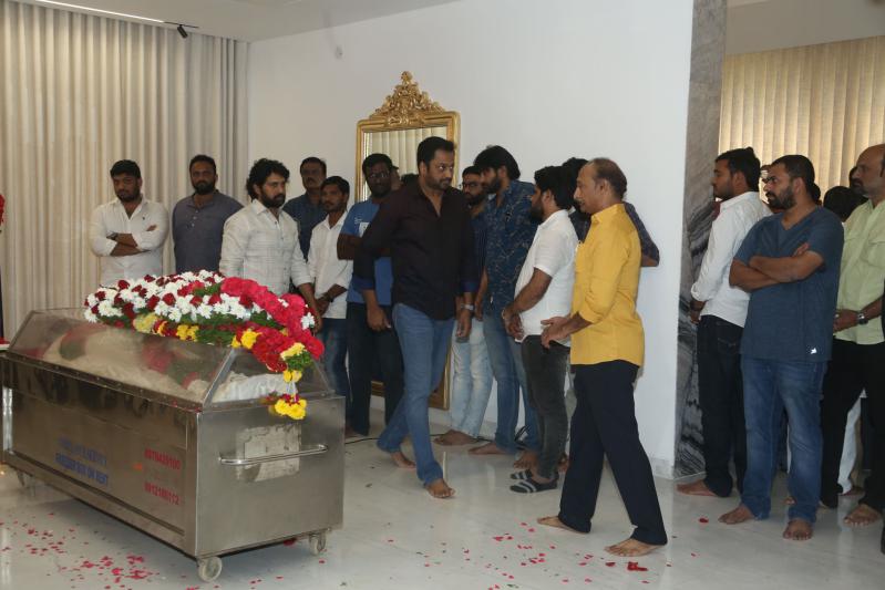 celebs-pay-homage-to-taraka-ratna-9.jpg