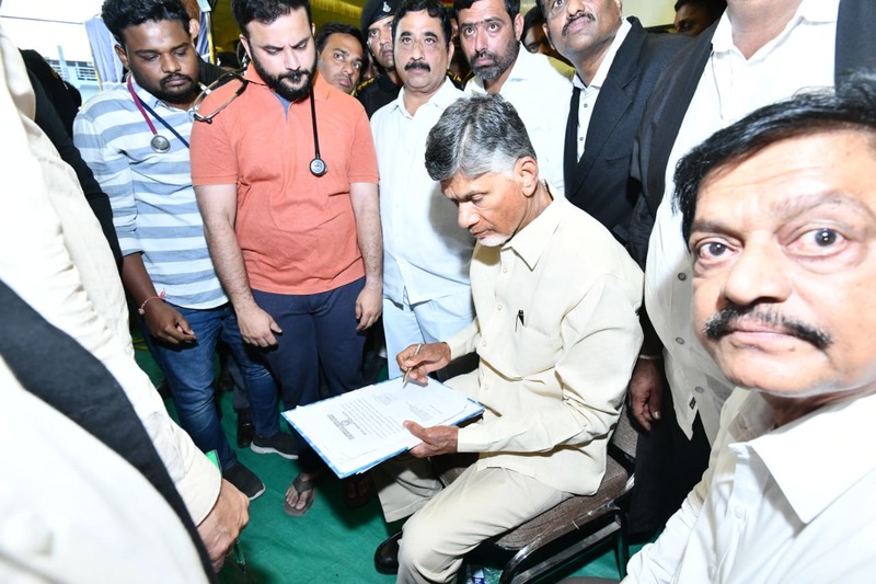 chandrababu-naidu-arrested-by-ap-police-3.jpg