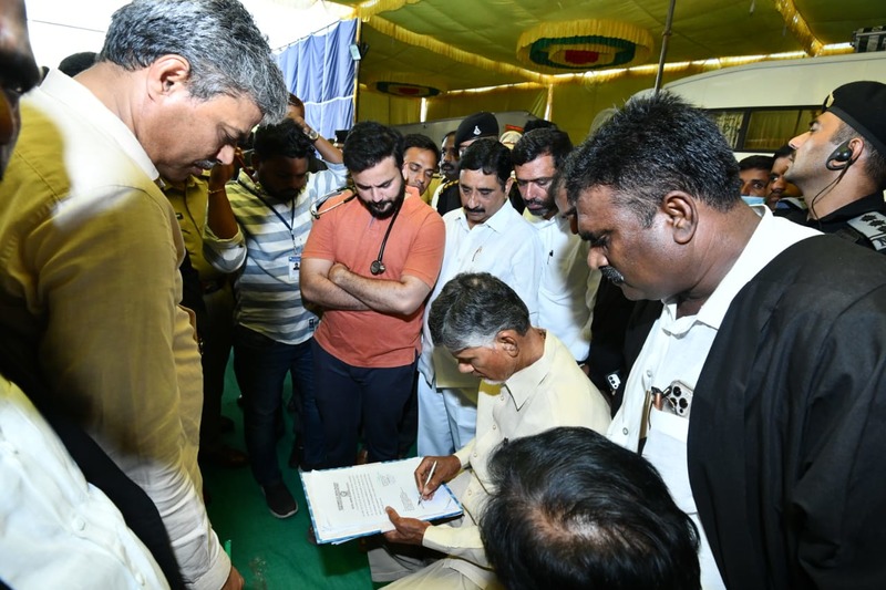 chandrababu-naidu-arrested-by-ap-police-4.jpg