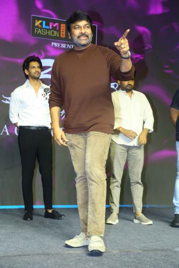 chiranjeevi-stills-6-10.jpg