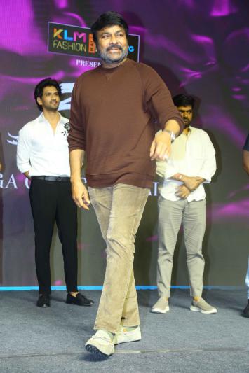 chiranjeevi-stills-6-11.jpg