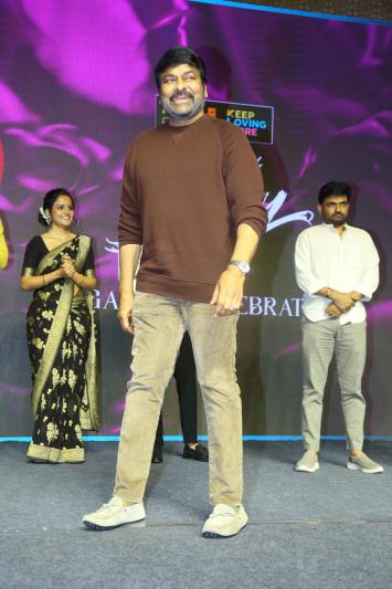 chiranjeevi-stills-6-12.jpg
