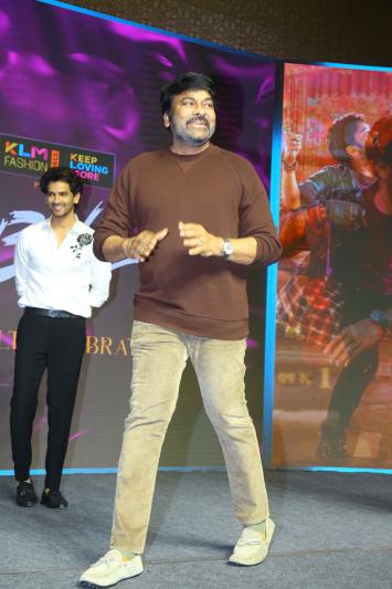 chiranjeevi-stills-6-3.jpg