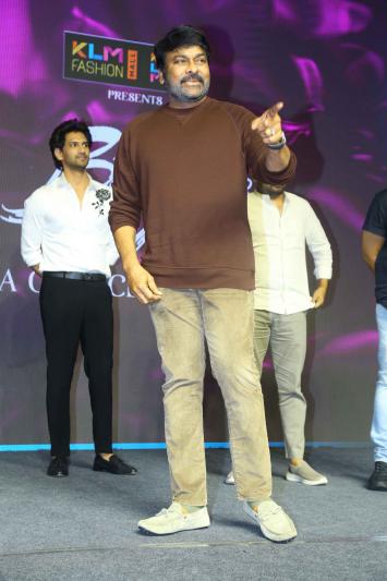 chiranjeevi-stills-6-9.jpg