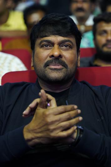 chiranjeevi-stills-7-8.jpg