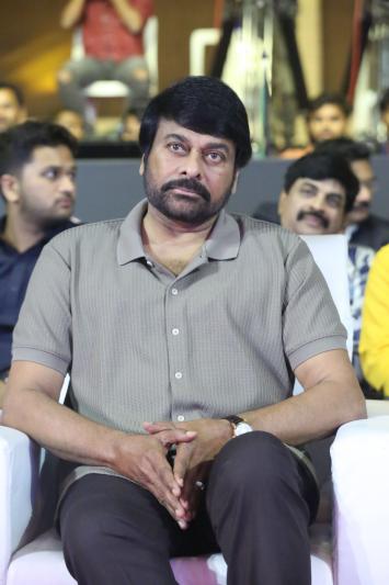 chiranjeevi-stills-8-17.jpg