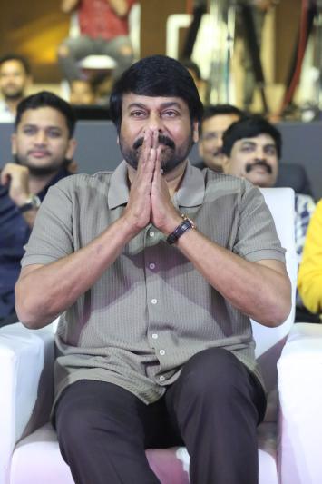 chiranjeevi-stills-8-18.jpg