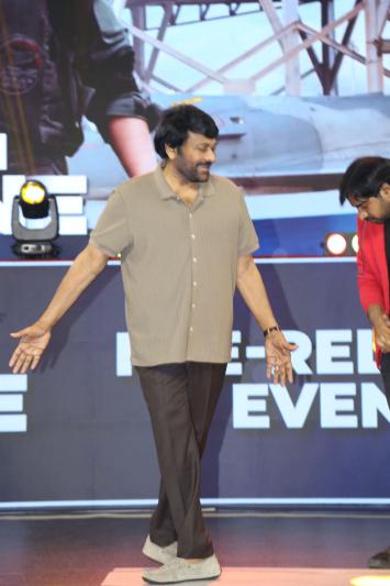 chiranjeevi-stills-8-20.jpg