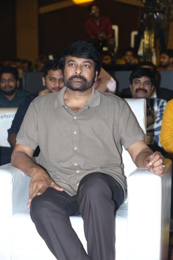 chiranjeevi-stills-8-9.jpg