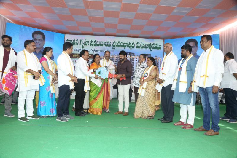 chiru-at-chitrapuri-colony-mig-houses-opening-21.jpg