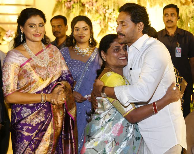 cm-jagan-attends-for-ys-sharmila-son-engagement-10.jpg