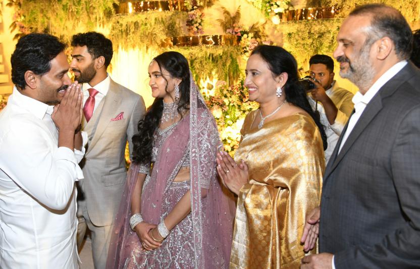 cm-jagan-attends-for-ys-sharmila-son-engagement-3.jpg