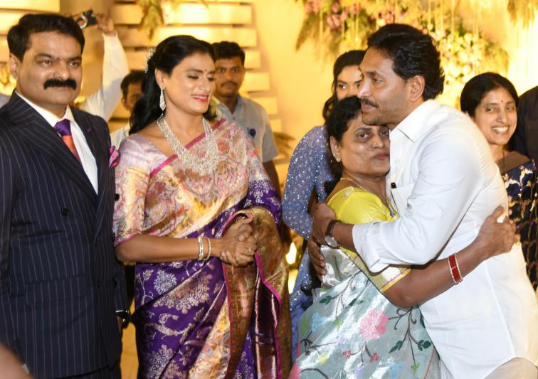 cm-jagan-attends-for-ys-sharmila-son-engagement-7.jpg