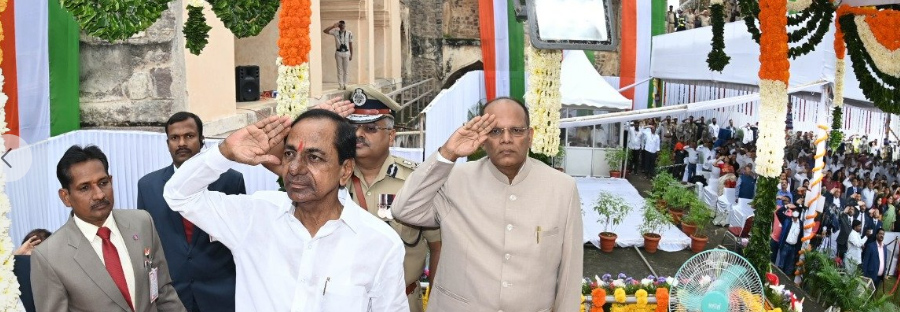 CM KCR Hoists National Flag at Golconda Fort