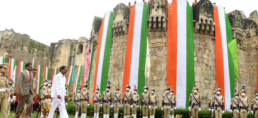 cm-kcr-hoists-national-flag-at-golconda-fort-4.jpg