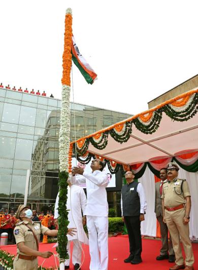 cm-kcr-inaugurates-swatantra-bharatha-vajrotsavam-2.jpg