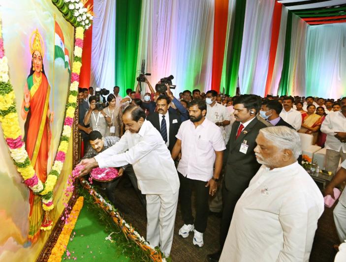 cm-kcr-inaugurates-swatantra-bharatha-vajrotsavam-5.jpg