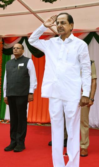 cm-kcr-inaugurates-swatantra-bharatha-vajrotsavam-7.jpg