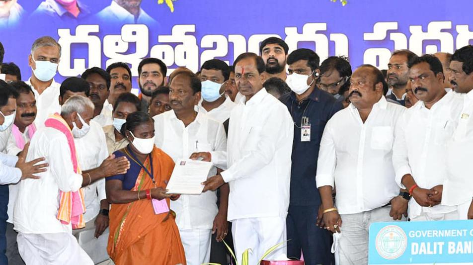 cm-kcr-launches-dalit-bandhu-in-huzurabad-12.jpg