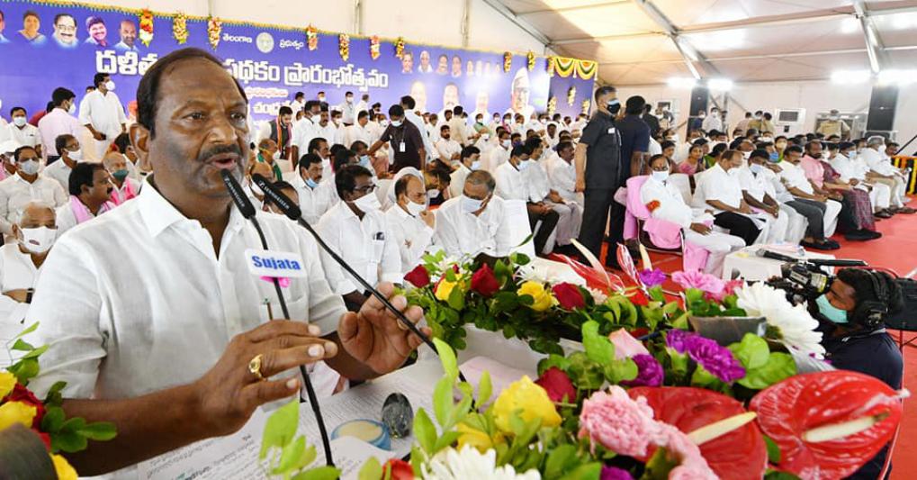 cm-kcr-launches-dalit-bandhu-in-huzurabad-4.jpg