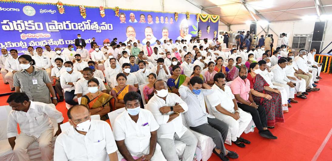 cm-kcr-launches-dalit-bandhu-in-huzurabad-6.jpg